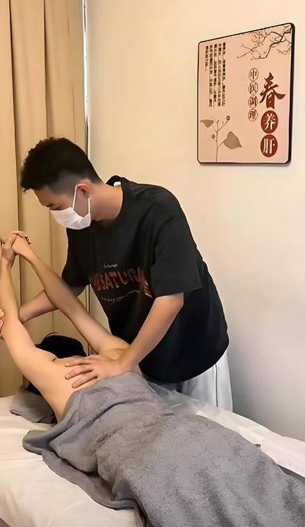黄色电影院的相关介绍