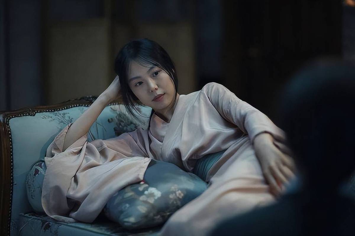 av日韩美女久久久久久久久久久的相关介绍