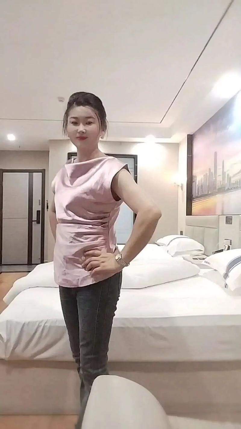 我操美女老师的相关介绍