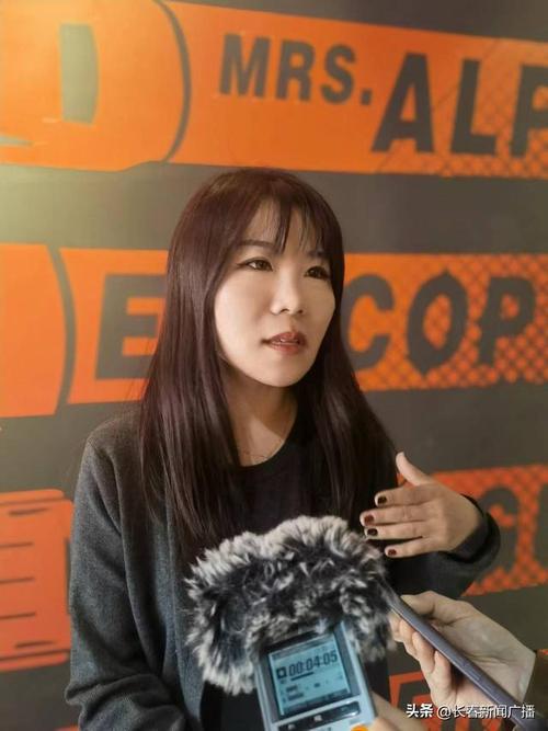 操美女老师大奶子的相关介绍