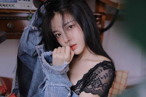 少妇无套内谢久久久久av的相关介绍
