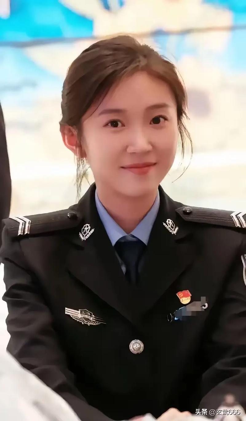 爆操美女老师的相关介绍