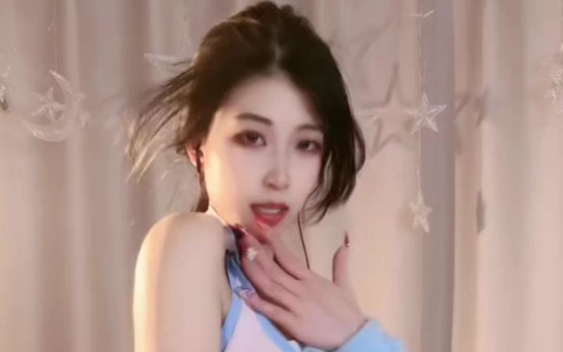 美女老师让我操她的相关介绍