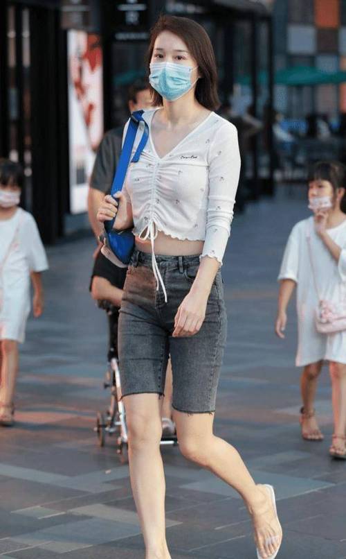 操美女教师的相关介绍