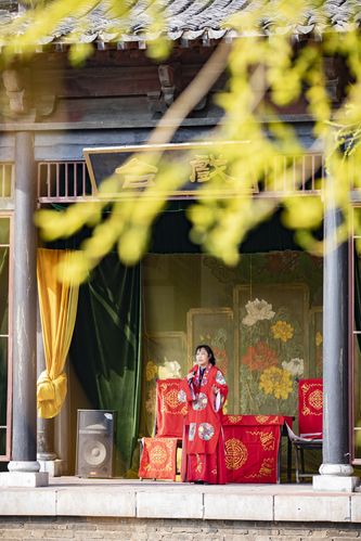 美女老师操男同学的相关介绍