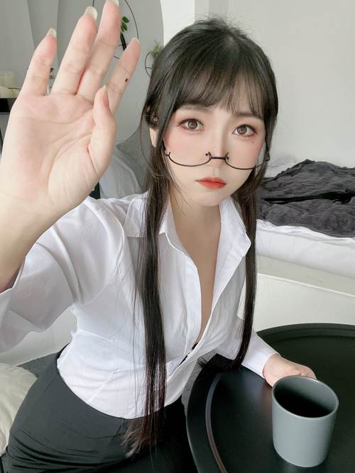 亚洲av少妇一区二区成年男人的相关介绍