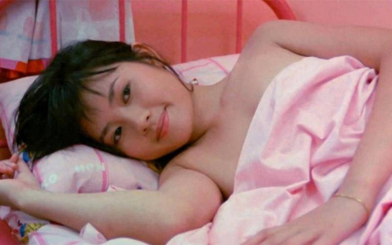 免费看成年人美女的相关介绍