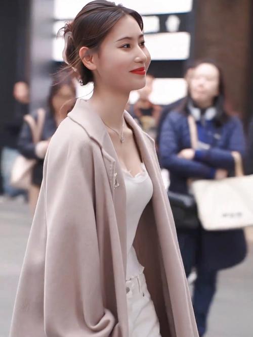 女人下面有黄色分泌物的相关介绍
