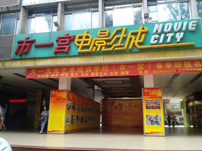 玩弄娇小屁股菊眼…的相关介绍
