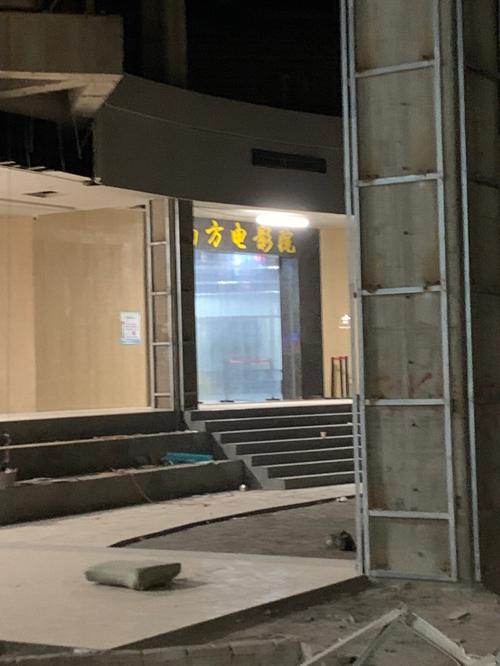 一边亲一边摸一边脱一边添的相关介绍