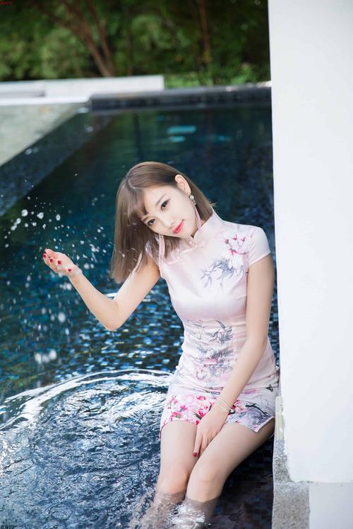 操哭美女姐姐的相关介绍