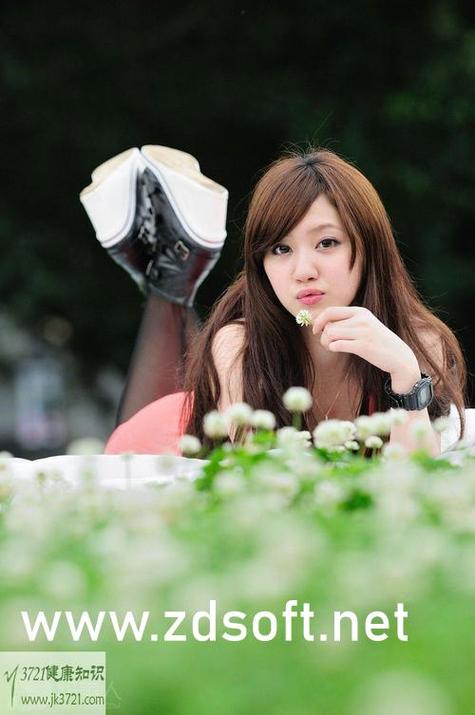 美女胸18以下禁看的相关介绍
